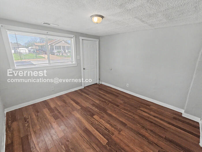 Building Photo - 1924 Blackford St