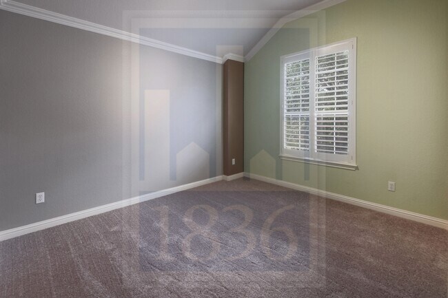 Building Photo - 2702 Lovett Ln