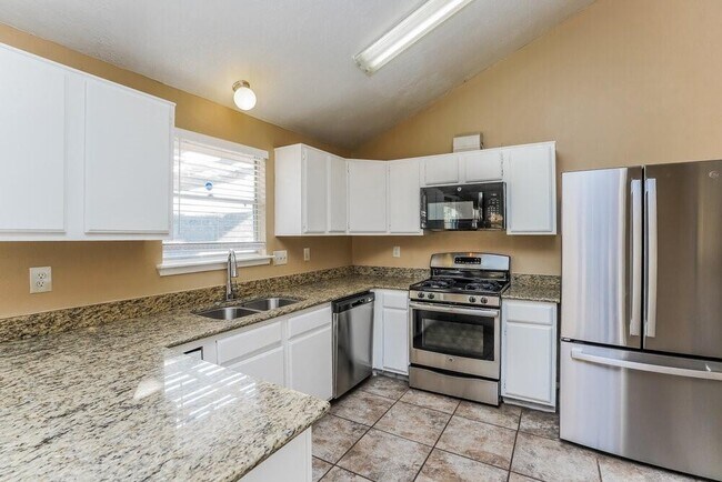 Building Photo - 14806 Chasemont Dr