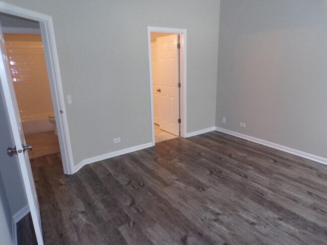 Building Photo - 1053 Woodhill Ct