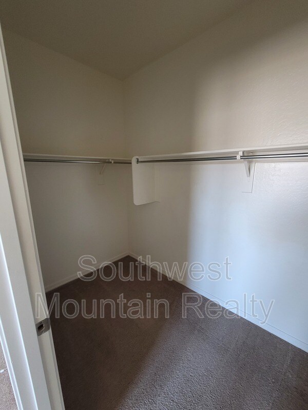 Building Photo - 2665 E Renegade Trail