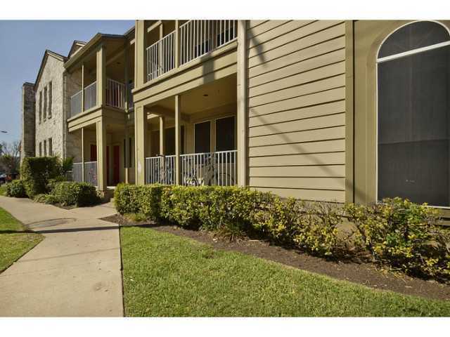 Building Photo - Infamous Orange tree condos. 2 blocks from...