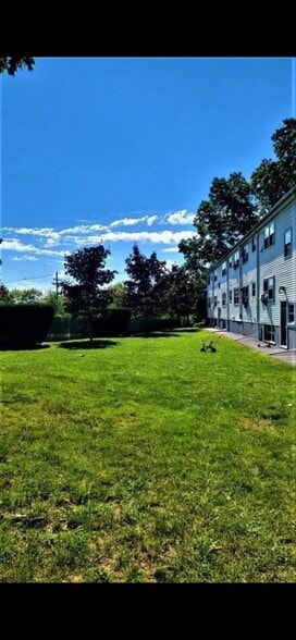 Building Photo - 198 Boston Post Rd E