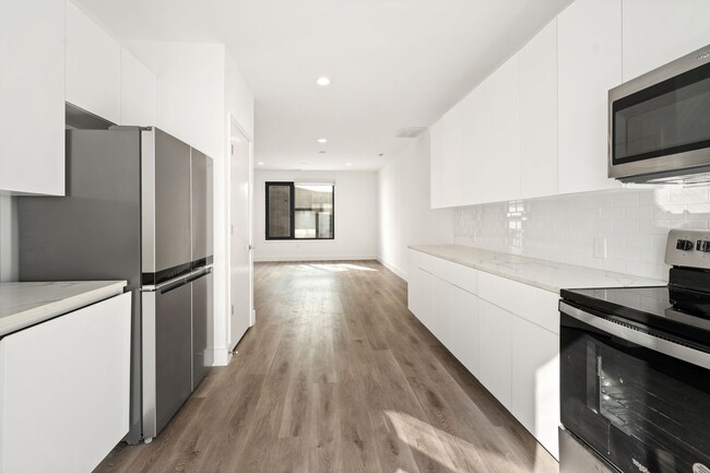 Building Photo - Ultra Modern Durham Townhome Available Now