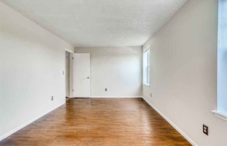 Building Photo - 5565 W 76th Ave