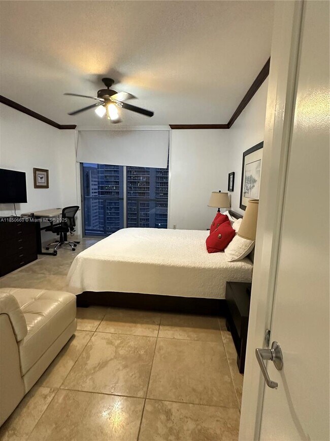 Building Photo - 1060 Brickell Ave