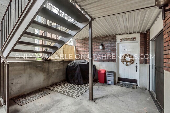 Building Photo - 1660 Willowbrook Dr