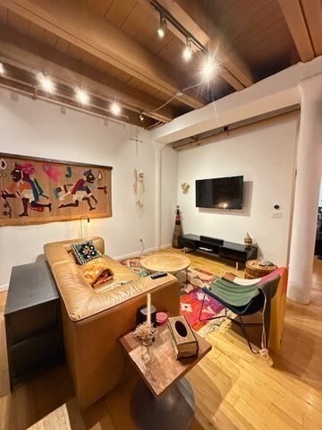 Building Photo - 111 Beach St