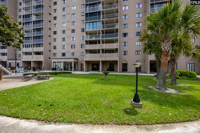 Building Photo - 1825 St Julian Pl