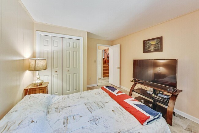 Building Photo - Nice SF 4bed+ 3 bath / close to Metro