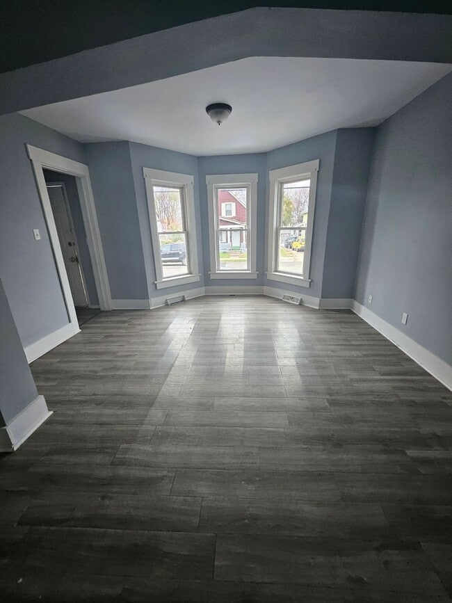 Primary Photo - Lower three bedroom unit on Upper East Side