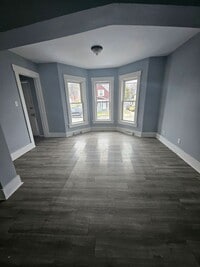 Building Photo - Lower three bedroom unit on Upper East Side