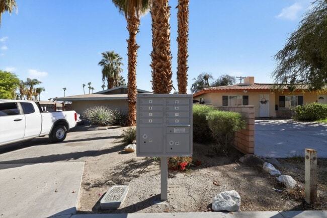 Building Photo - 44440 Acacia Dr