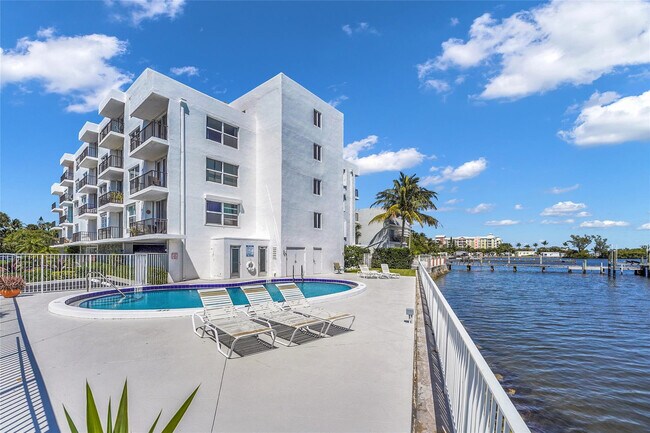 Building Photo - 301 Croton Ave