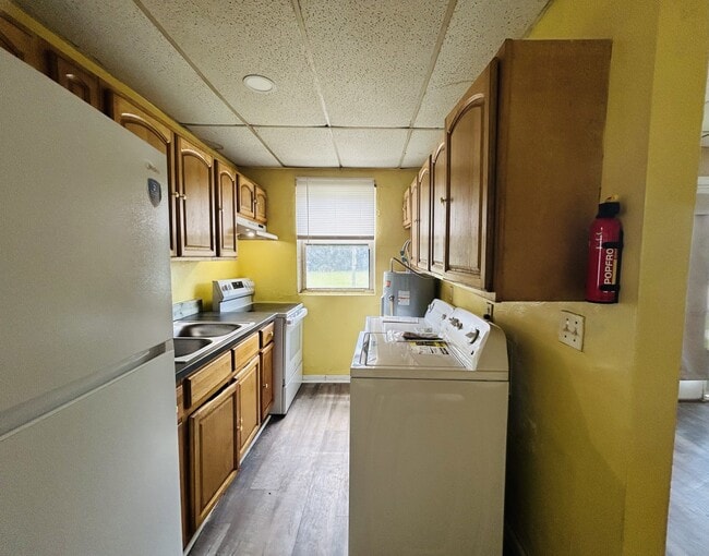 Building Photo - 242 W 28th St