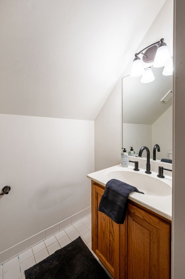 Building Photo - 29 Dean Rd SE