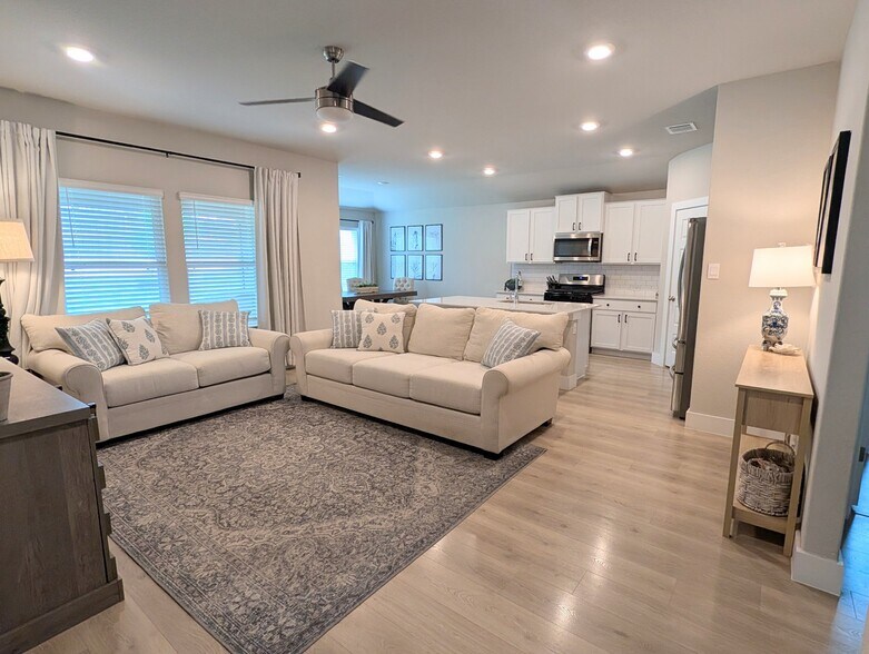 Building Photo - 5627 Jewel Curv