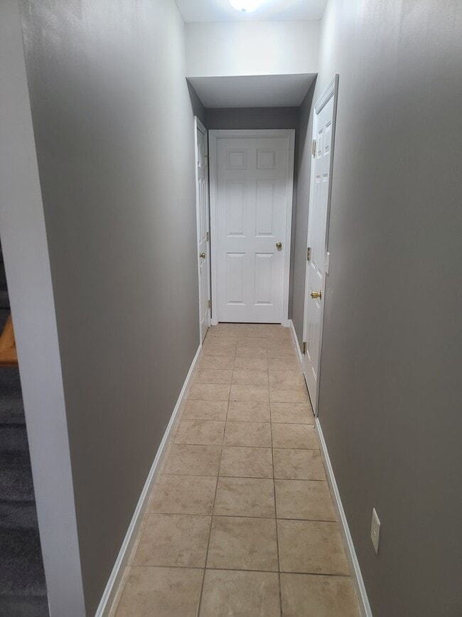 Building Photo - 3 bedroom,  2 1/2 bath town home in Waynesboro PA