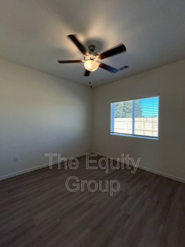 Building Photo - 4114 E Kaweah Ave