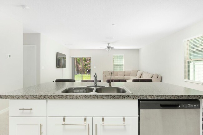 Building Photo - Spacious 5-Bed Touchstone Home – Primary Suite Downstairs, 2-Car Garage