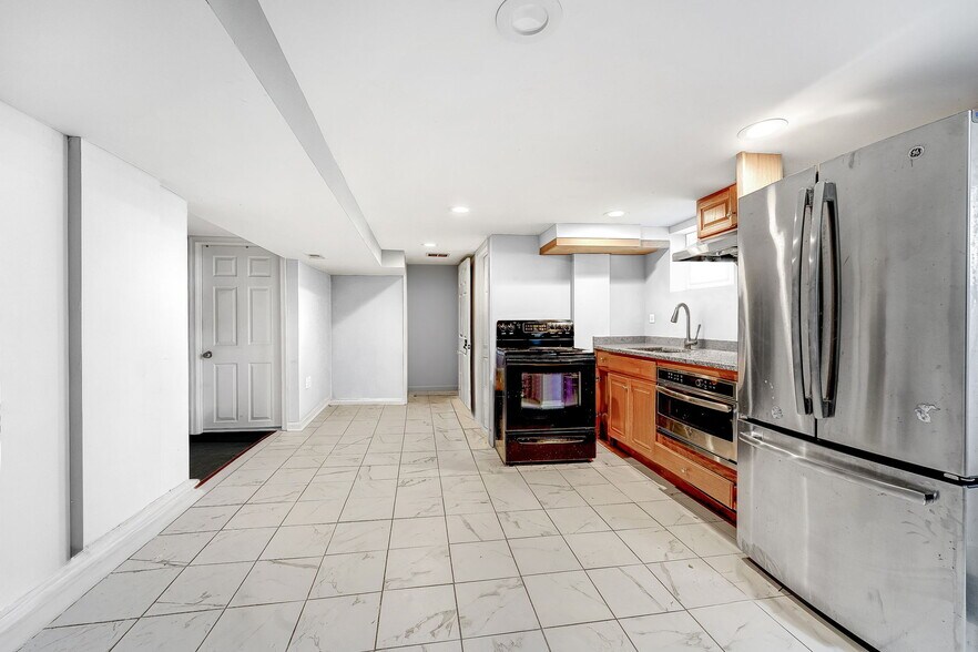 Building Photo - 715 N George Mason Dr