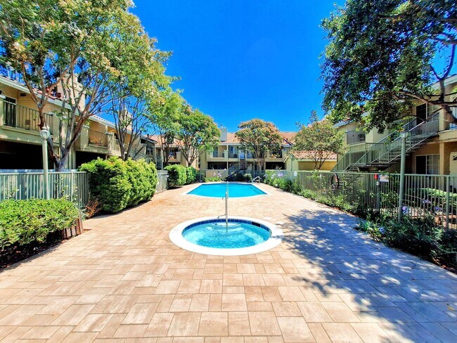 Building Photo - Beautiful Second Floor 3bd Condo w/Detached Garage & Pool