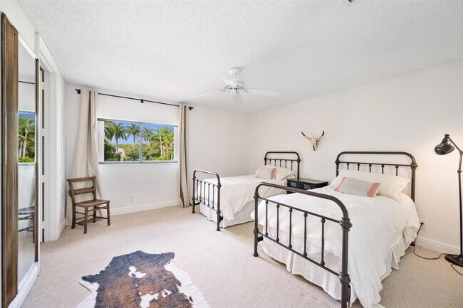 Building Photo - 2592 Sheltingham Dr