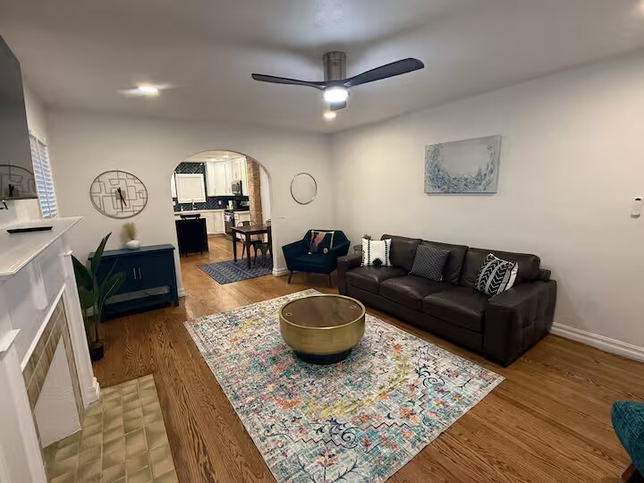 Building Photo - 1233 NE 14th St