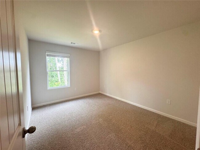 Building Photo - 22 Berryville Dr