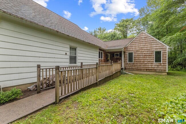 Building Photo - 190 E Rocks Rd