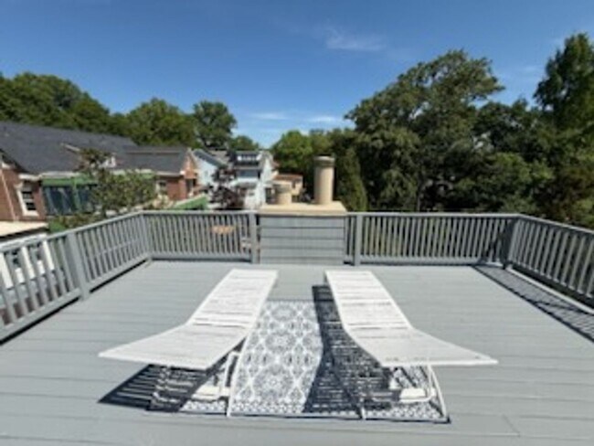 Building Photo - *DREAM LOCATION* 6BR Completely Renovated Duplex