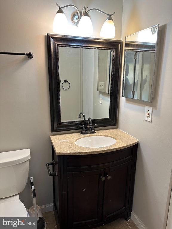 Building Photo - 502 Greenhill Ct