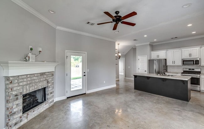 Building Photo - Beautiful New 3 Bed 2 Bath Home in Greenfield Station!