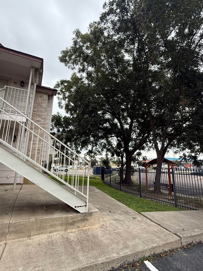 Building Photo - 1206 International Blvd