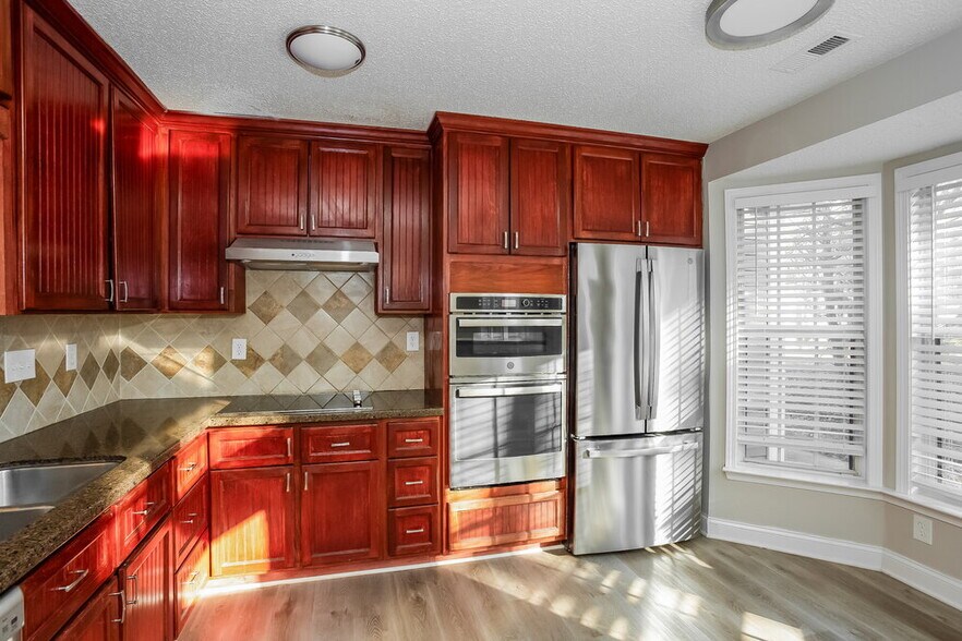 Building Photo - 2112 David Earl Dr