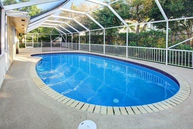 Building Photo - 120 E Park Ln