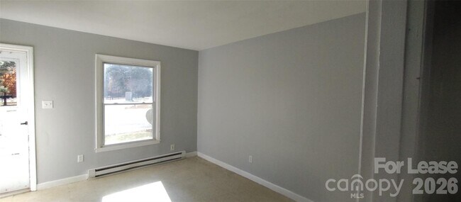 Building Photo - 2667 Dr Carver Rd