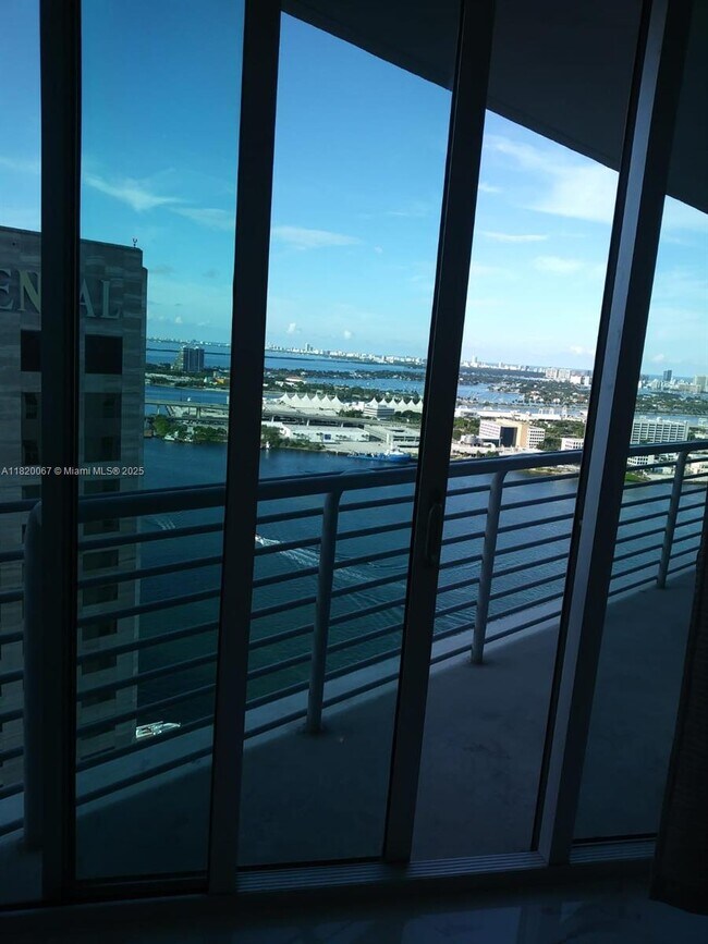 Building Photo - 335 S Biscayne Blvd