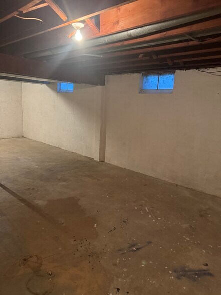 Building Photo - 219 W Elm St