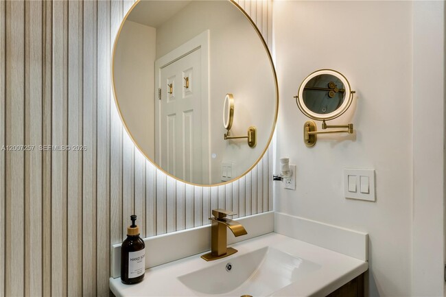 Building Photo - 7051 Tyler St