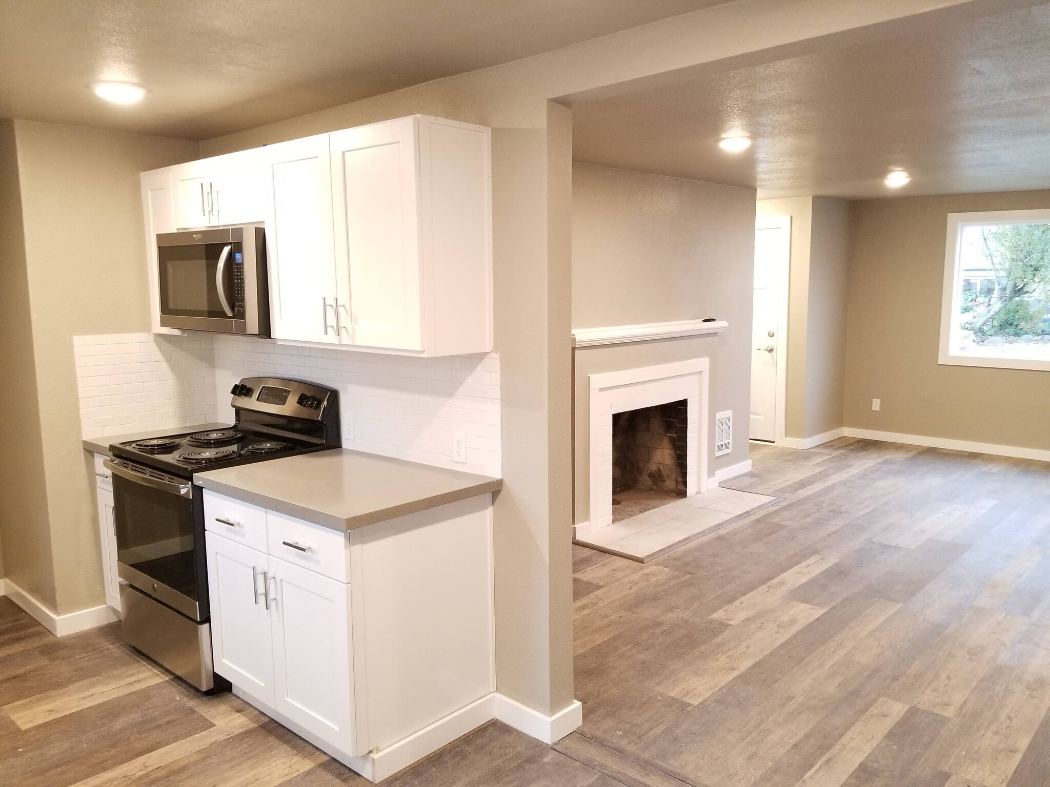 Building Photo - 2413 S 121 Pl