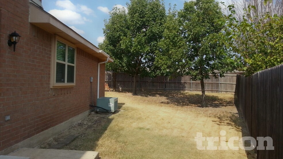 Building Photo - 603 Kimberly Dr