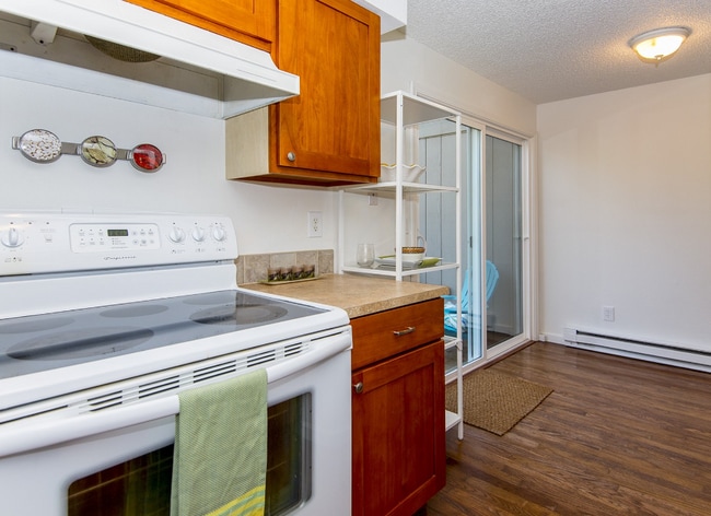 Building Photo - Townhouse style condo in Beaverton!