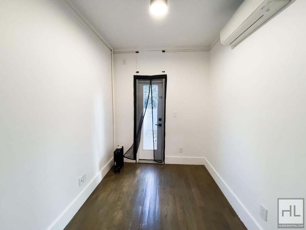 Building Photo - Spacious 2-Bed 1 Bath / Carroll Gardens