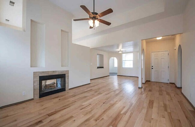 Building Photo - 2436 Manzano Loop NE