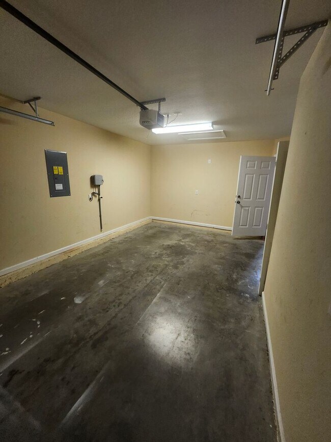 Building Photo - 552 Brooke Hampton Dr