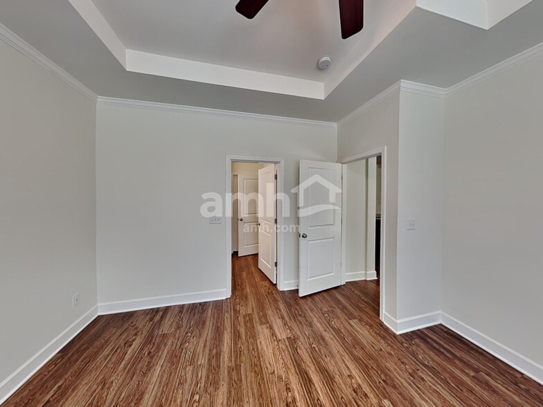 Building Photo - 5820 Zurich Rd