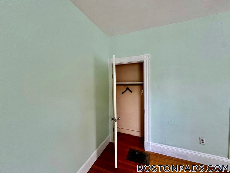 Building Photo - 214 Washington St