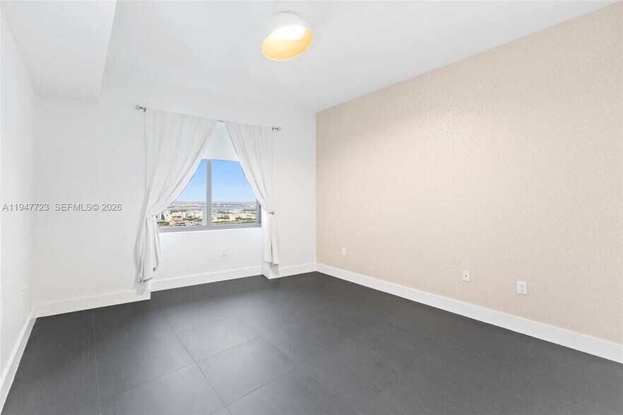 Building Photo - 1100 Biscayne Blvd