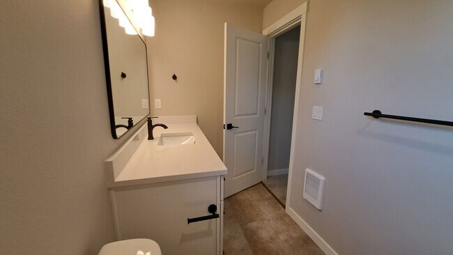 Building Photo - 3113 E Camellia Way